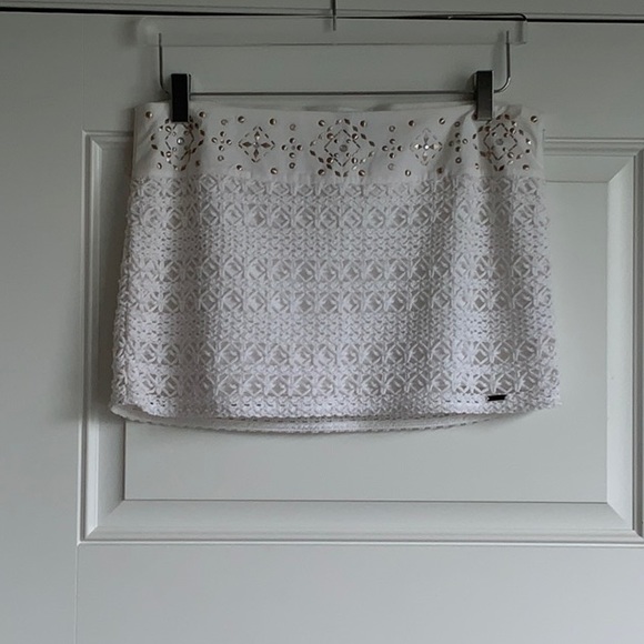 HOLLISTER Eyelet Mini Skirt with Silver Studs - Picture 1 of 3